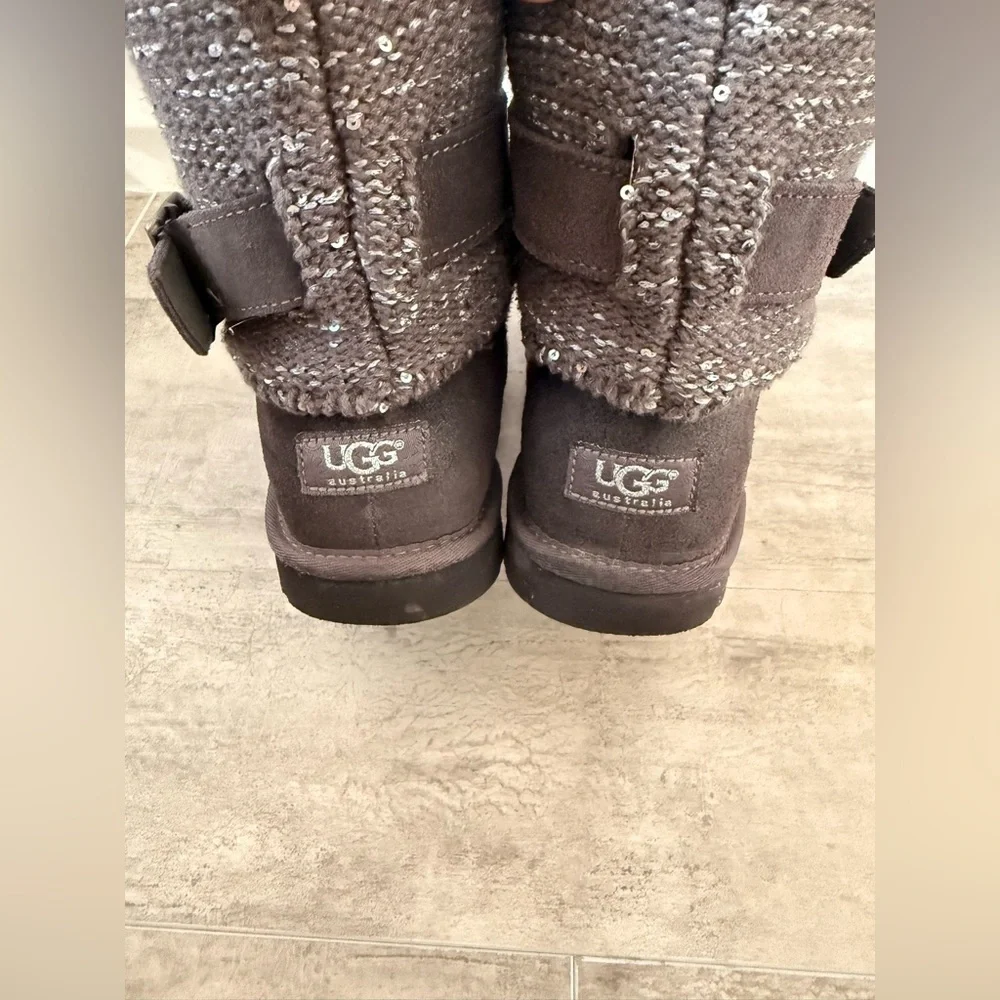 UGG Australia Cambridge Metallic Grey Suede Boots Belted Knit Size 7